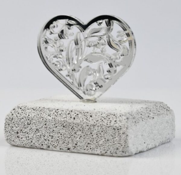 Plexiglass καρδιά ασημί σε μάρμαρο 7X7CM Μπομπονιέρα Βάπτισης-Γάμου Νεο Σχέδιο Έτοιμη Με 5 Κλασσικά Κουφέτα